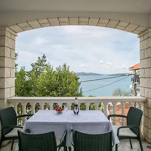 Lovric Apartman Trogir