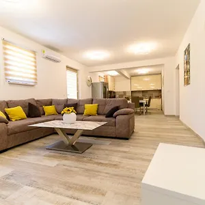 The Place Okrug Gornji Apartman Trogir