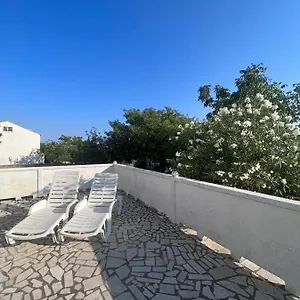 Tea Apartman Rab Town